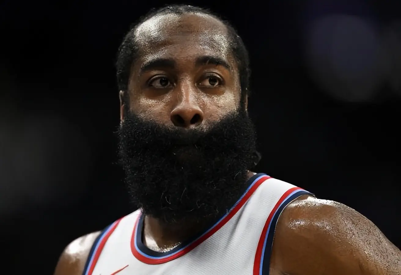 星空体育官方网站赛前洛杉矶湖人备战社区盾;扳平良机细节曝光;目标明确;身体对抗强度拉满的简单介绍