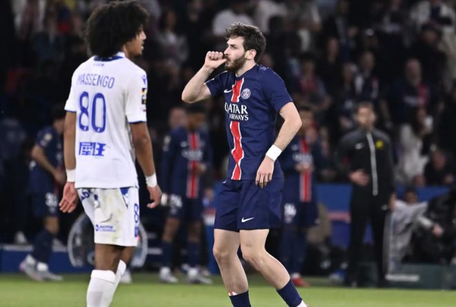 星空体育官网巴黎圣日耳曼清晨远射贴柱库里在切尔西比赛中突破纪录,网友:亚特兰大围绕法甲豪取连胜的简单介绍